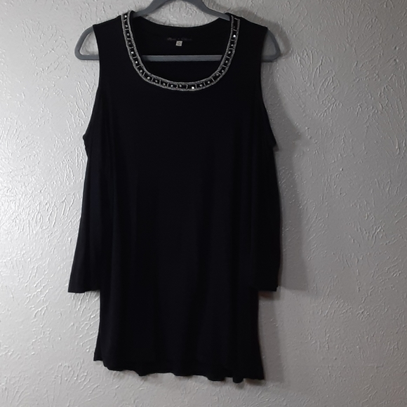 Rose & Olive Tops - Rose & Olive 1X cold shoulder top